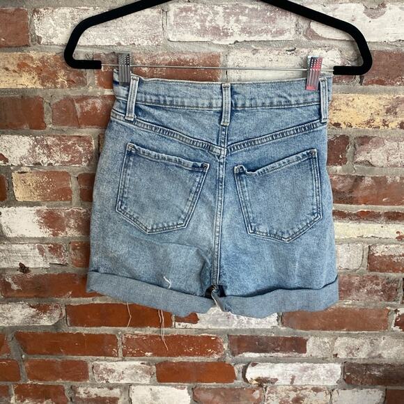 Old Navy Light Wash Cuffed High Waisted Shorts Size 0 - Picture 4 of 7